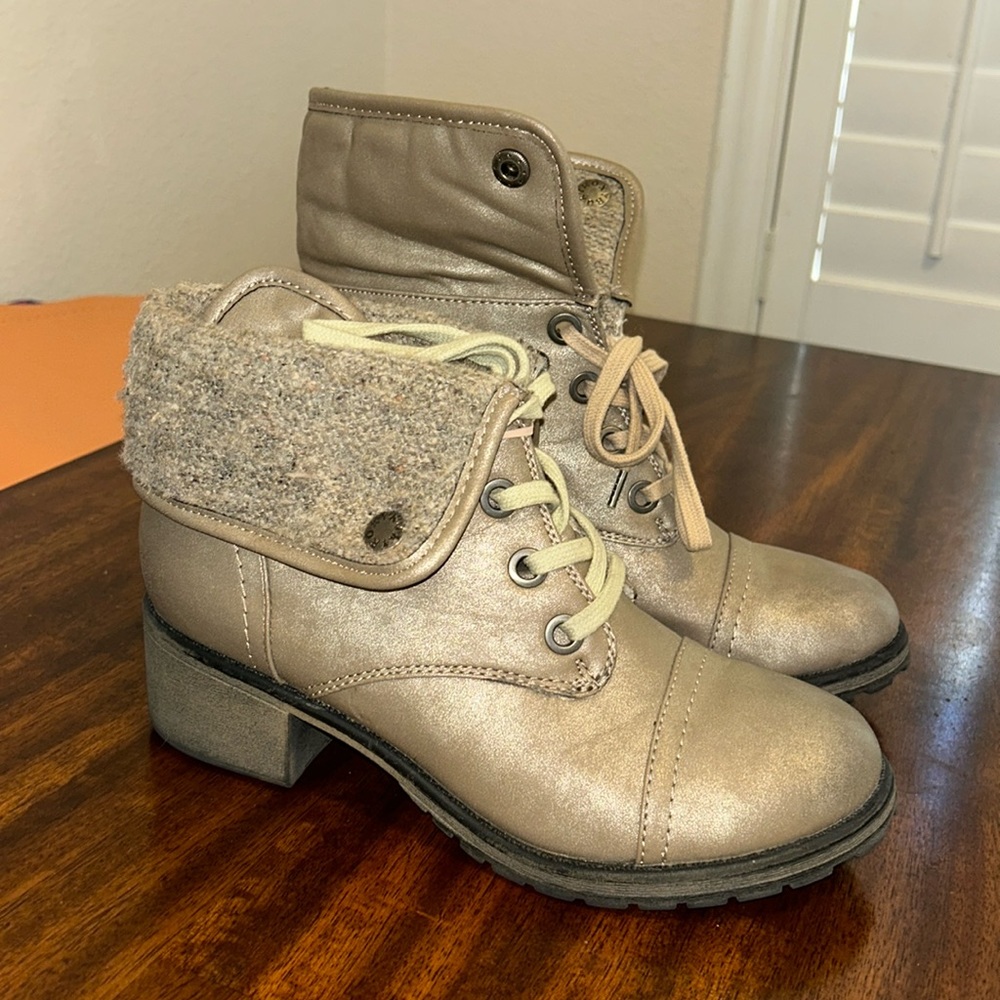Roxy gray bootie boots.